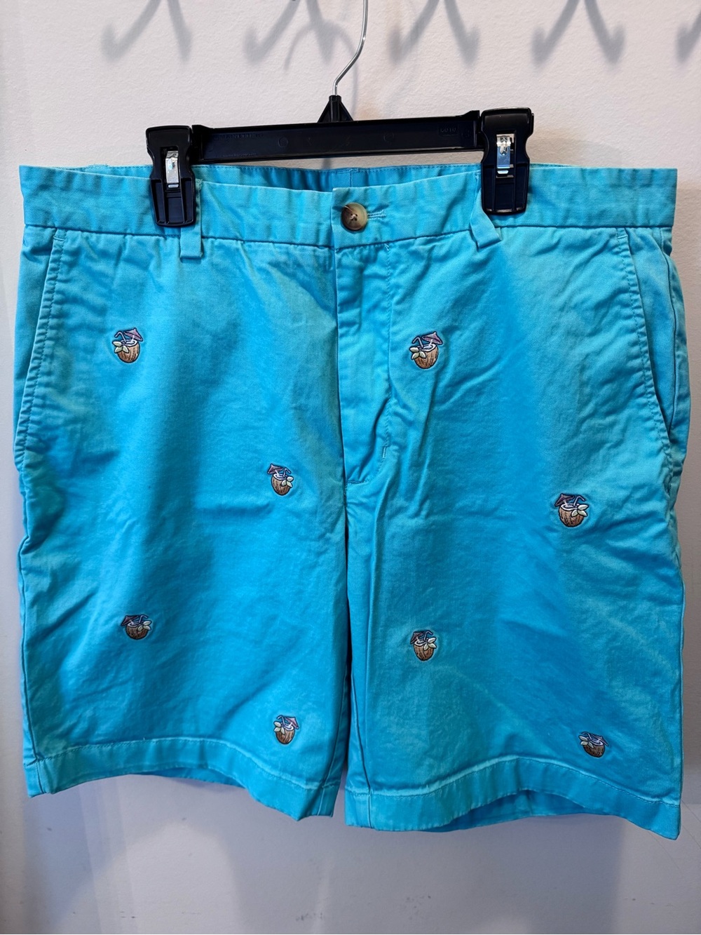 Vineyard Vines Men’s 34 Shorts, Blue Coconut Drink Pattern 9” inseam